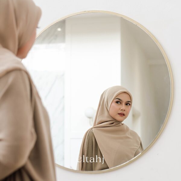 Eltahj - Hijab Segi Empat Polycotton - Dara Polycotton Square Hijab - Image 2